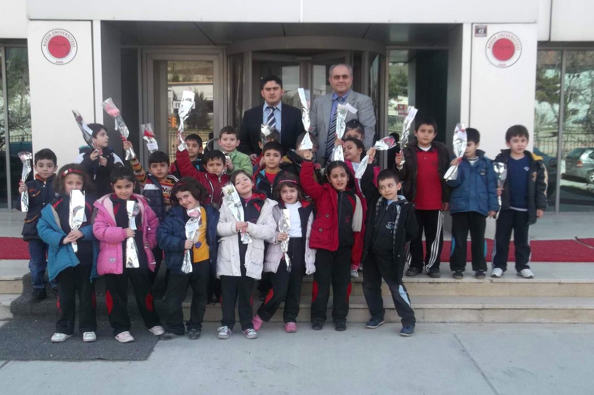 Özel Ergin Koleji Öğrencileri Doktorların Tıp Bayramını Kutladı