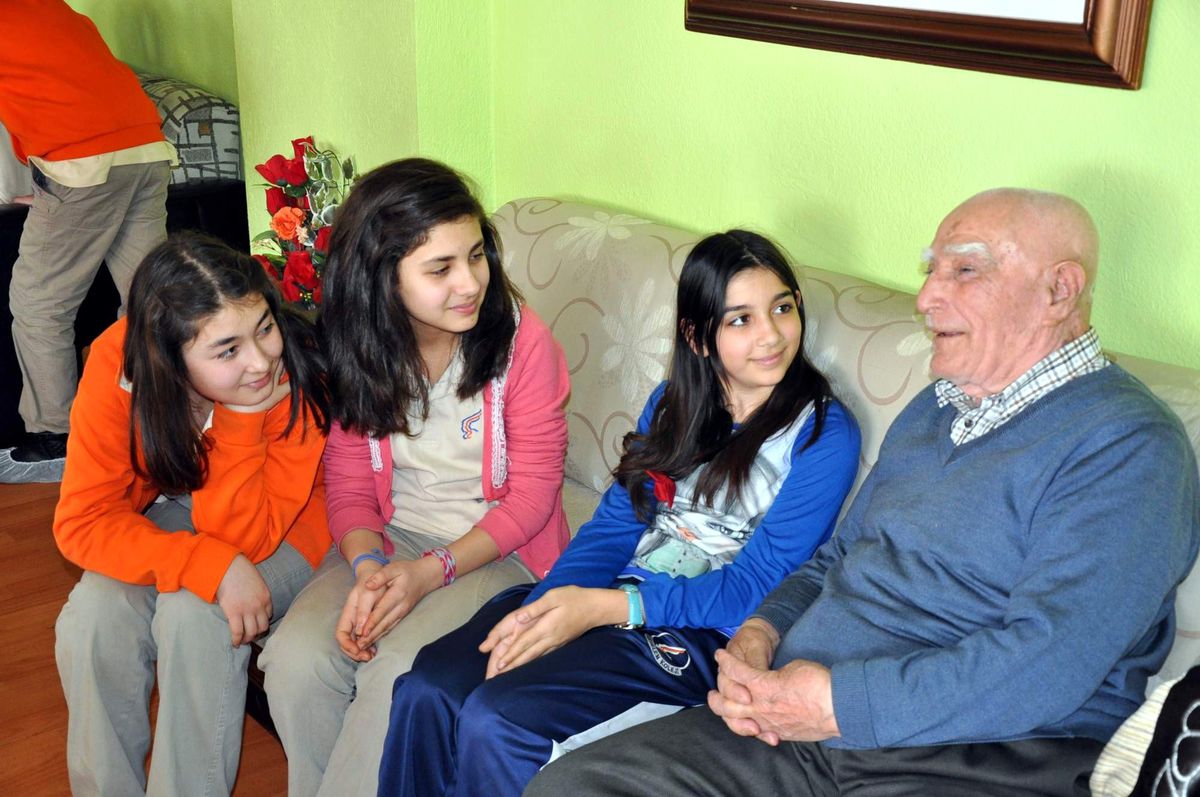 Özel Kardelen Koleji Öğrencileri Huzur Evi Ziyaretinde Bulundu