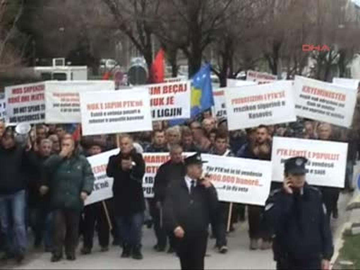 Priştine\'de Özelleştirme Protestosu