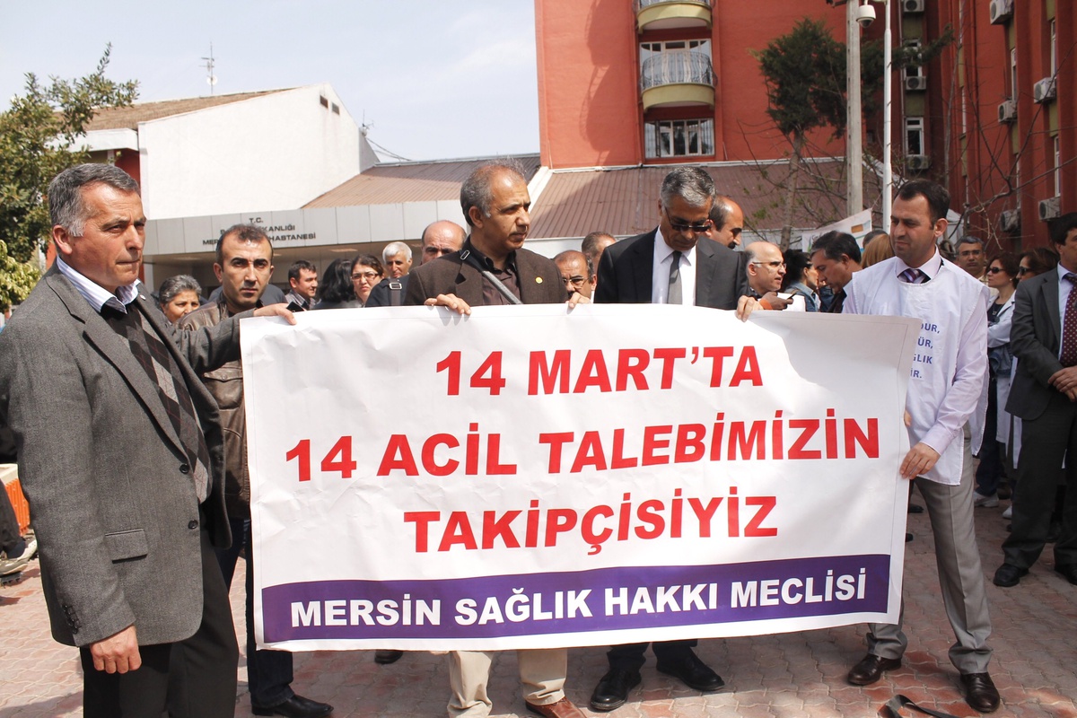 Sağlık Çalışanları \'Tıp Bayramı\'nda Yürüdü