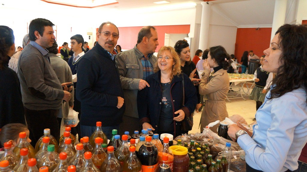 Sarıgöl Atatürk Ortaokulu Kermes Düzenledi