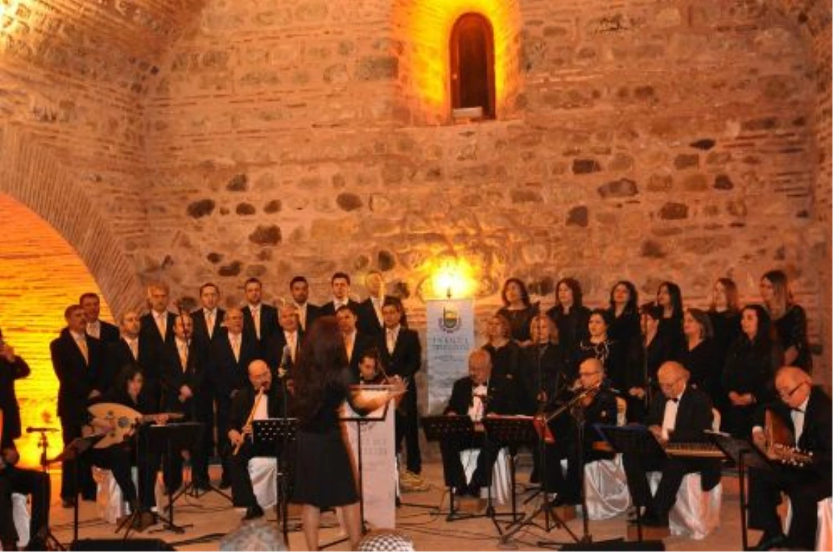 Tarihi Kervansarayda İlk Konser