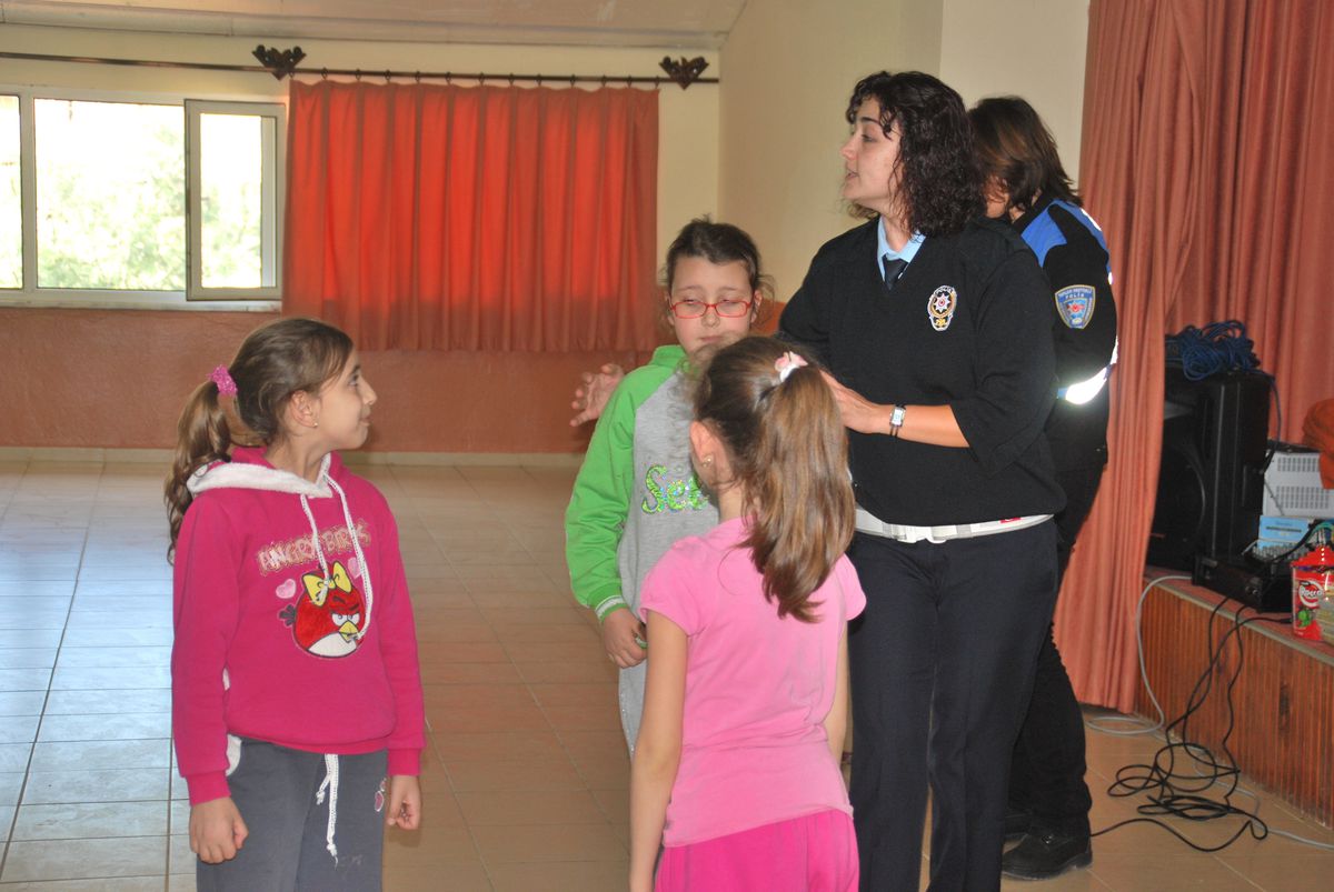 Trafik Polislerinden Öğrencilere Eğitim