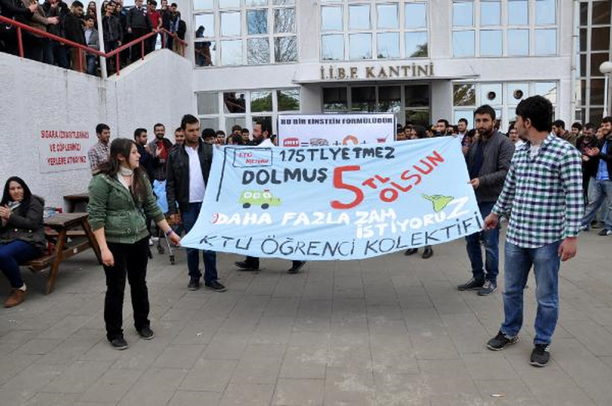 Üniversitelilerden Dolmuş Zammına Pankartlı Tepki