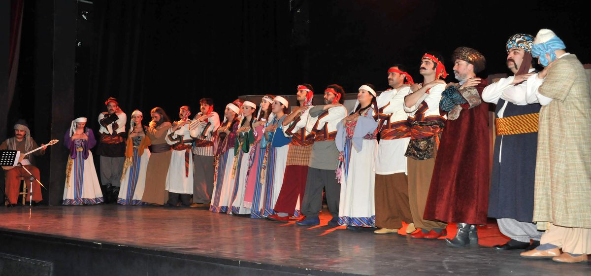 Vali Altıparmak \'Ahi Evran\' Adlı Oyunu İzledi