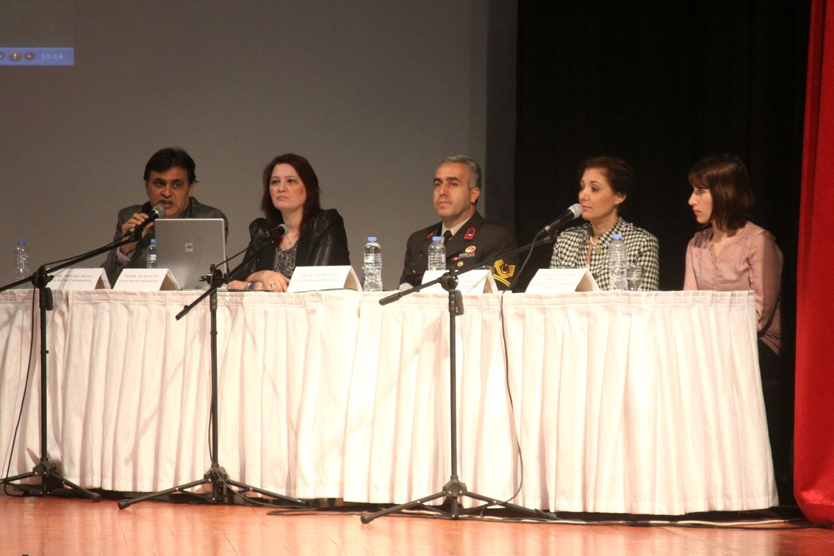 Vali Daşöz Panelde Konuştu