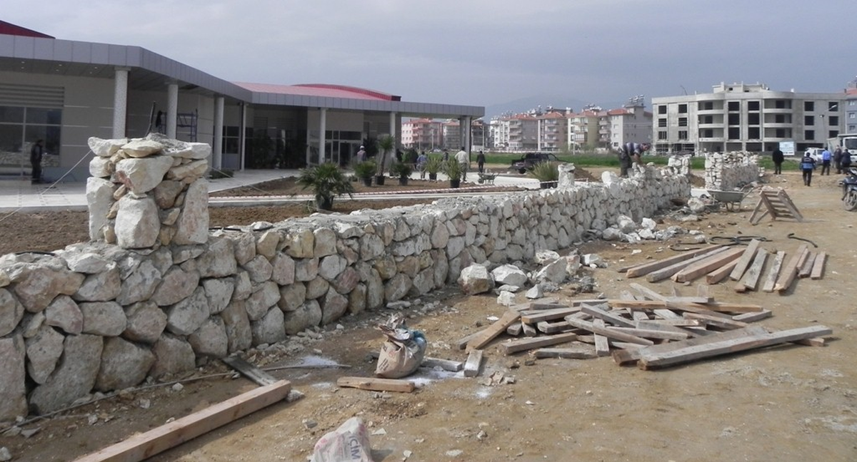 Yeni Nikah ve Düğün Sarayına Çevre Düzenlemesi Yapılıyor