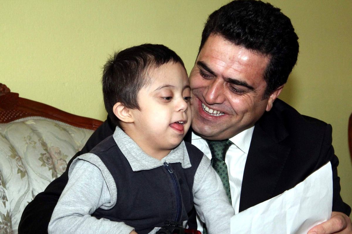 Ak Part İl Başkanı Burhanettin Kuru, Down Sendromlu Çocukları Ziyaret Etti