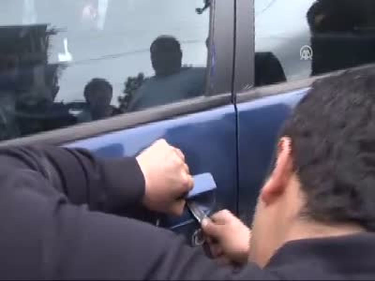 Anahtarı Oynasın Diye Verince...