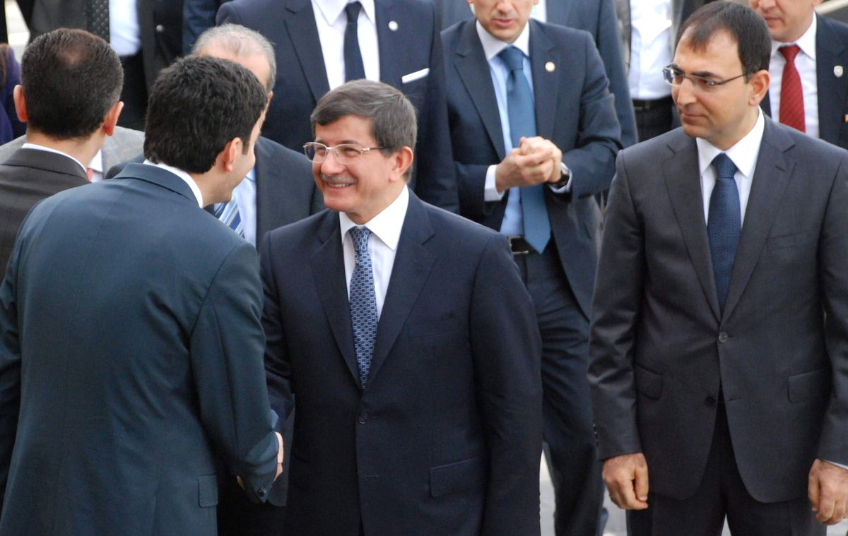 Bakan Davutoğlu, Diyarbakır Valiliği\'ni Ziyaret Etti