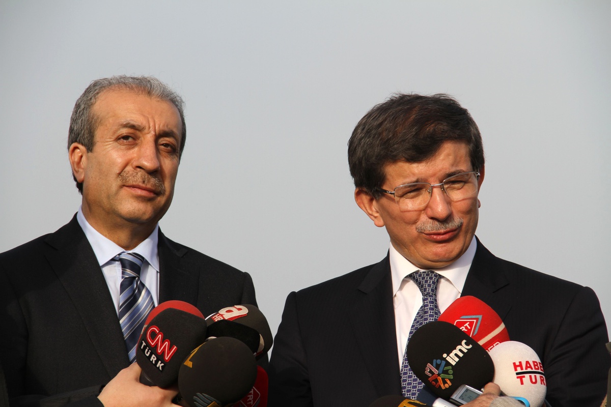 Bakanlar Davutoğlu ve Eker, Baydemir\'i Ziyaret Etti