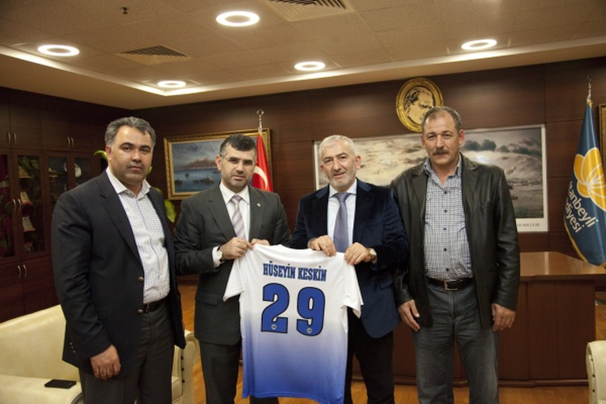 Başkan Keskin Makamında Vatandaşları Ağırlıyor