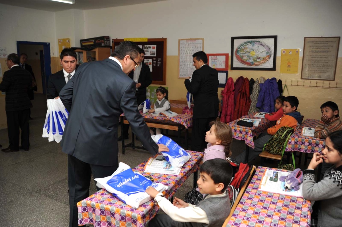 Başkan Tiryaki\'den Minik Öğrencilere Ziyaret