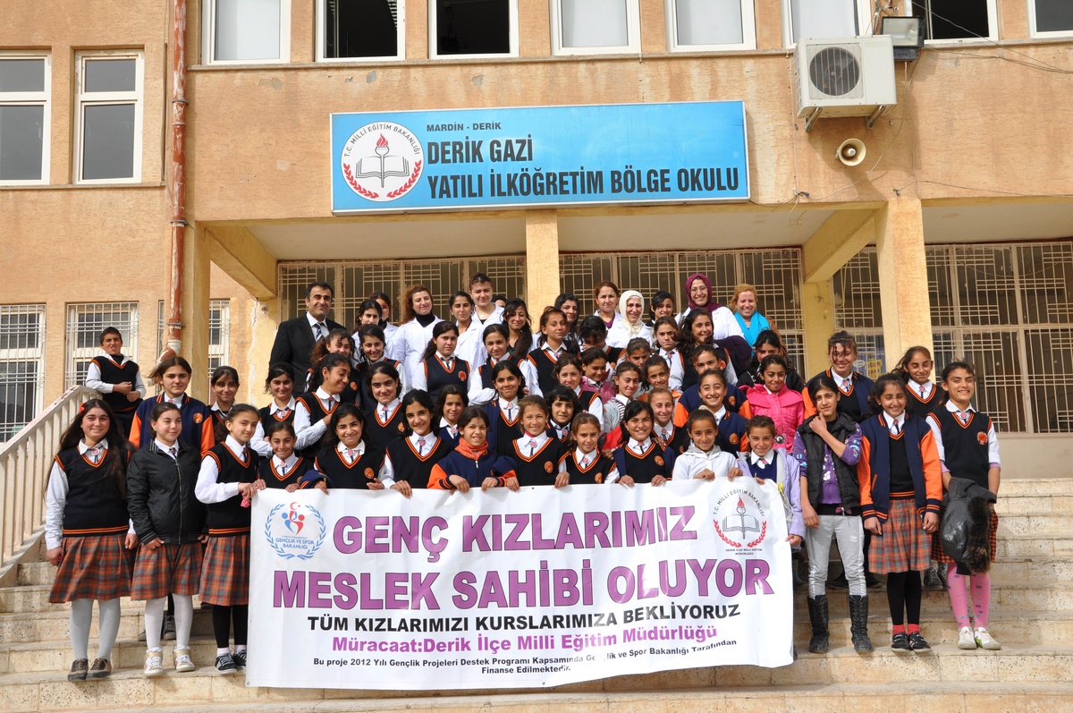 Bayan Kuaförlerden Kız Öğrencilere Bedava Saç Bakım Hizmeti