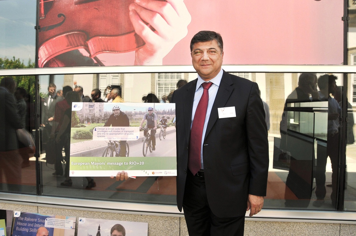 Bornova Belediyesi, Enerji Verimliliği Projesine Öğrencileri de Dahil Etti