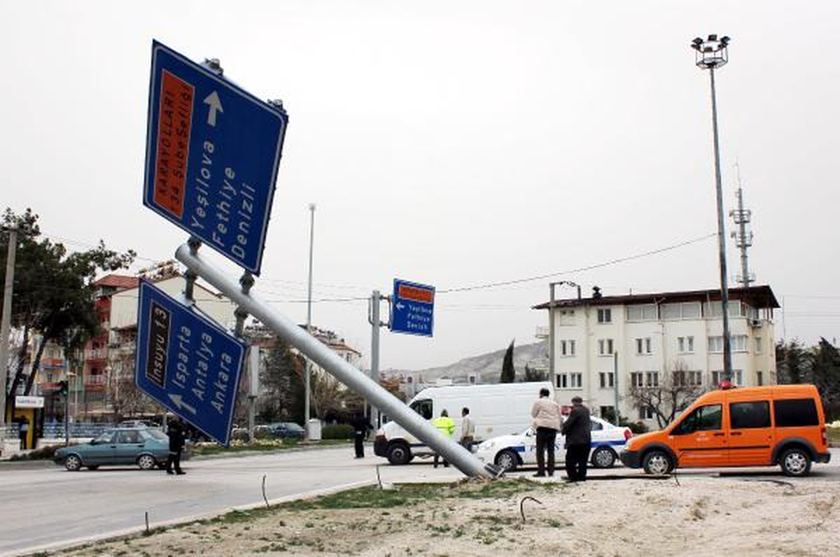 Burdur\'da Fırtına Nedeniyle Üniversitede Eğitime Bir Gün Ara Verildi