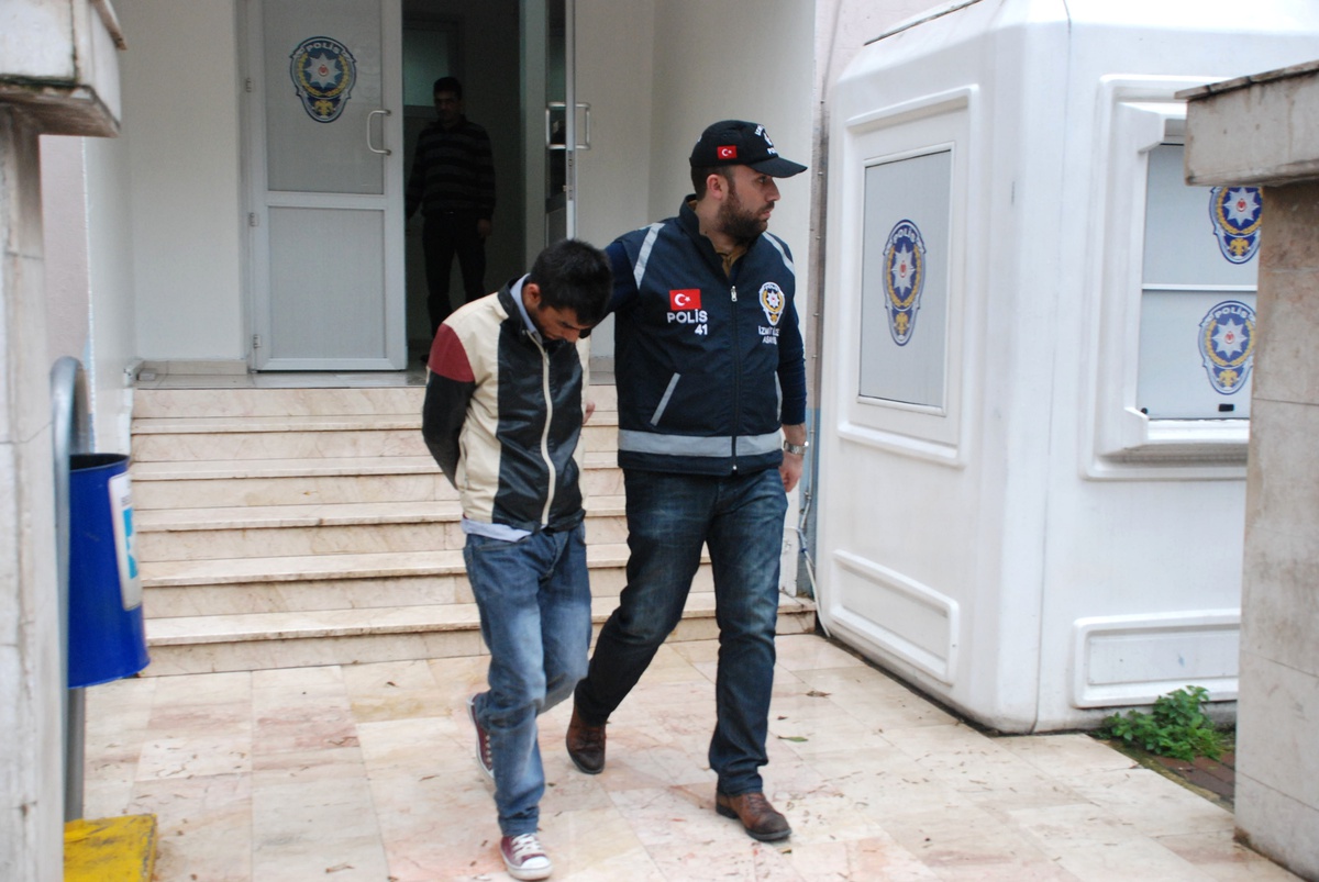 Çalıntı Araçla Hırsızlık Yapan Şahıslar Yakalandı
