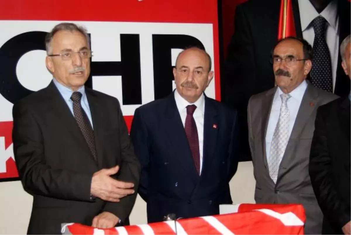 CHP\'li Karayalçın: Kamu Görevlileri Öcalan\'ın Talebiyle Serbest Bırakıldı