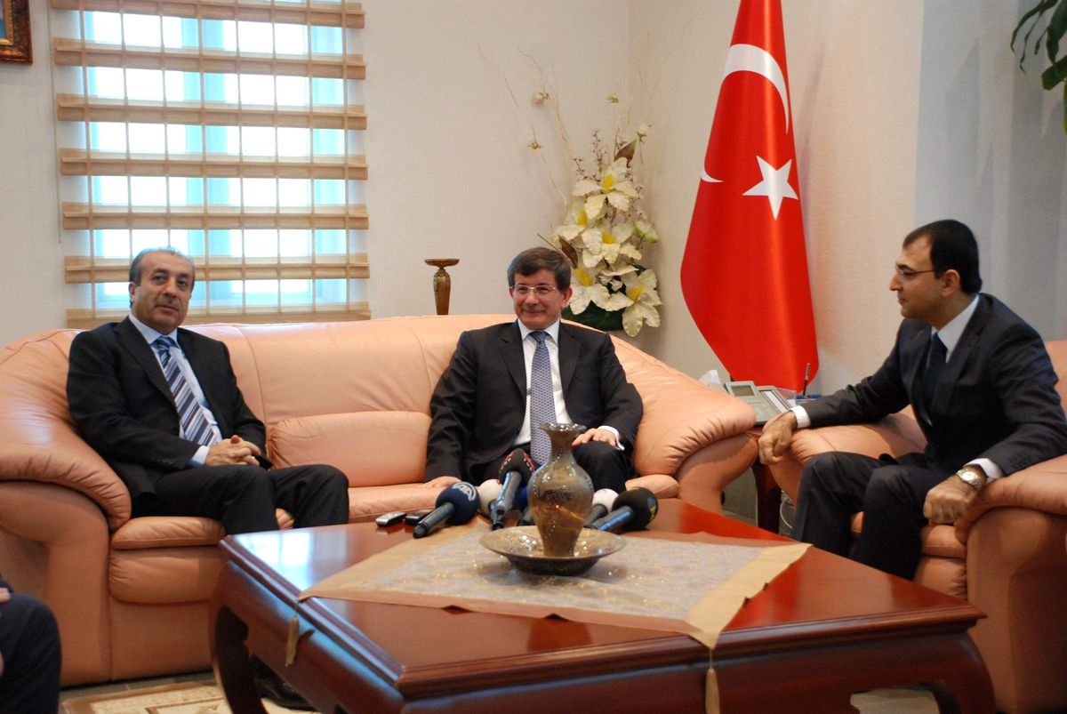 Dişişleri Bakanı Davutoğlu, Diyarbakır'da 'Aslında Bir Büyük Bölgesel Restorasyonun Önünü Açıyoruz.'