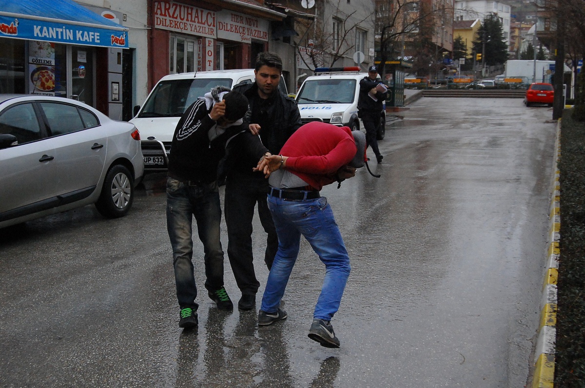 Eskişehir\'de Eve Giren Hırsızlar Suçüstü Yakalandı