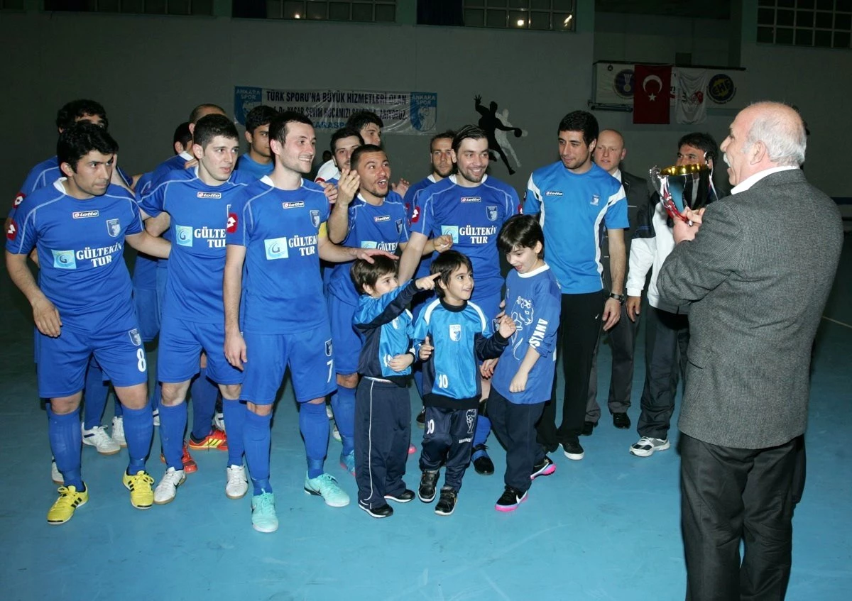 Futsal Ligi\'nde Şampiyon Ankaraspor