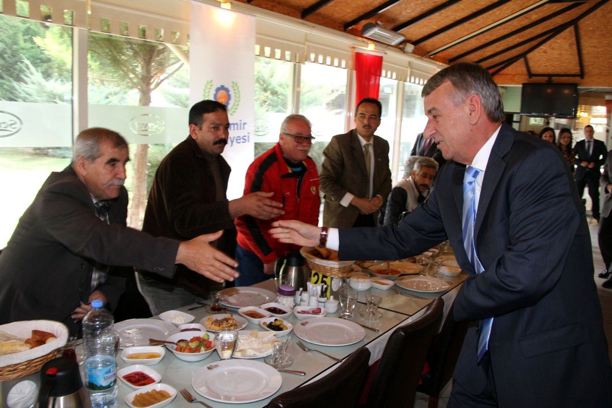 Gaziemir Belediye Başkanı Halil İbrahim Şenol, Muhtarları Dinledi