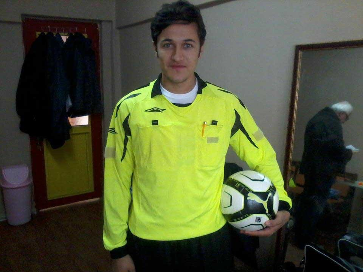 Hem Futbolcu Hem Hakem
