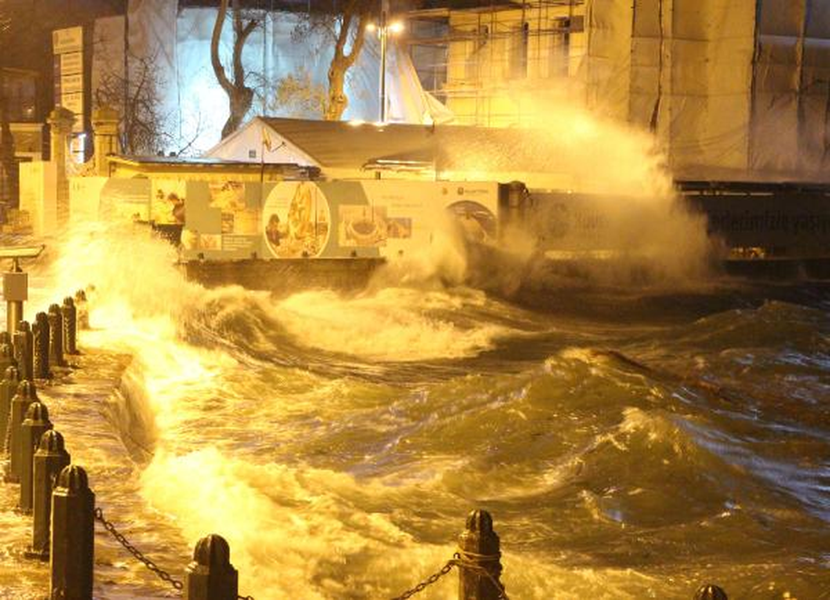 İstanbul\'da Lodos Etkili Oluyor