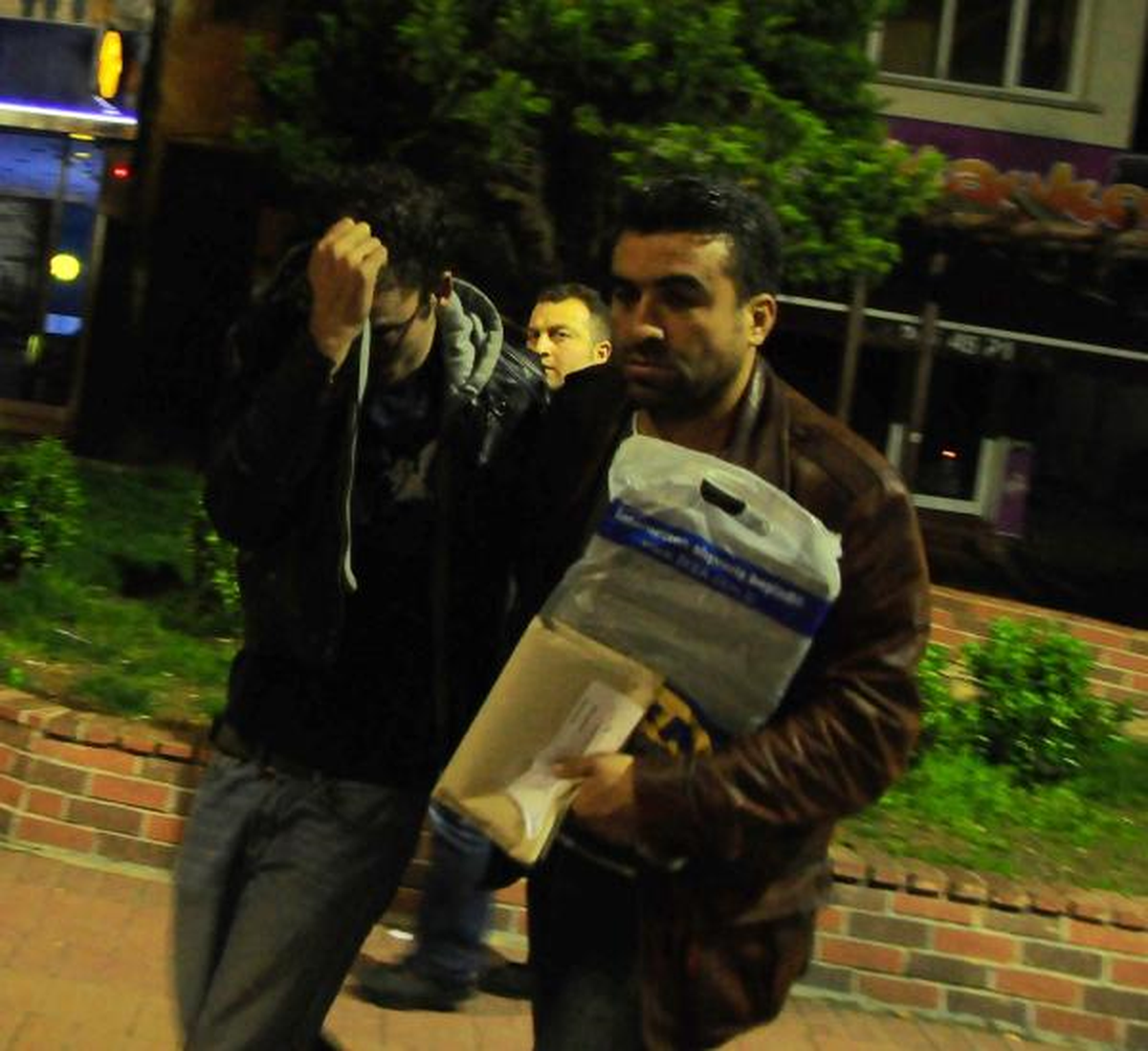 İzmir\'de Sosyal Medya Operasyonu: 8 Gözaltı (2)