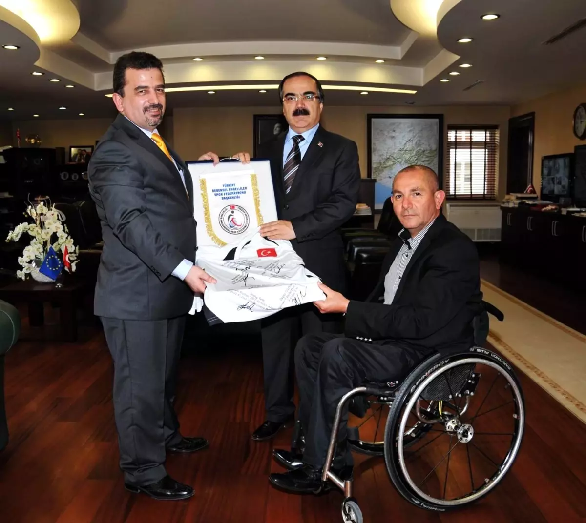 Karakaya'dan, Vali Coş'a Ziyaret