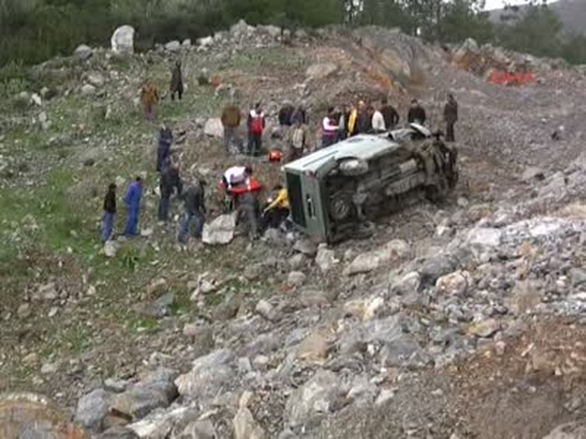 Kazada Yaralanan Görevliler Para Nakil Aracını Terketmedi