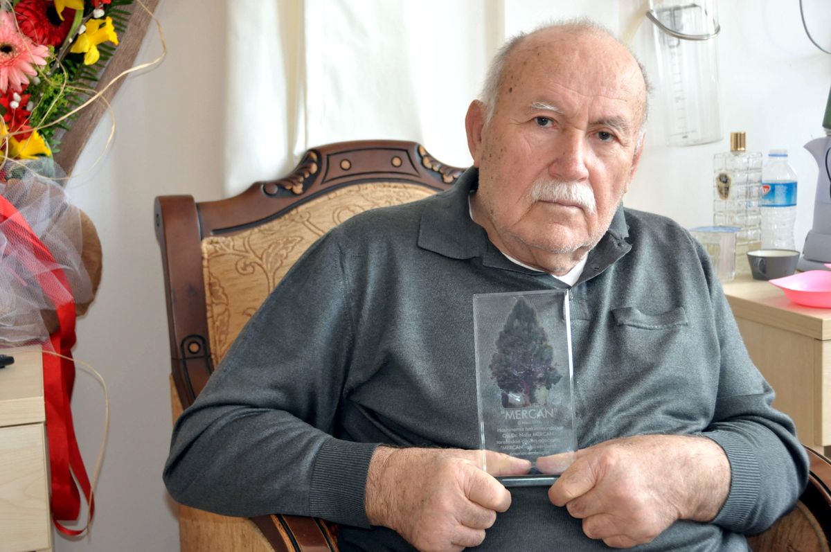 Nafiz Mercan\'ın Adı 37 Yıllık Ağaca Verildi