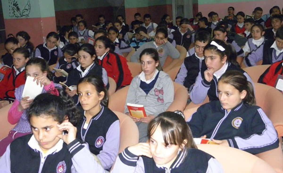 Niğde\'de Başkan ve Müftü Kitap Okudu