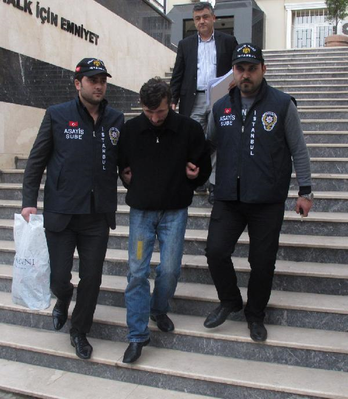 Öldürdüğünü Polislerden Öğrendi
