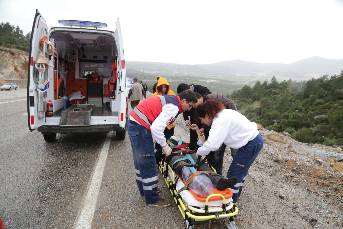Para Nakil Aracı Şarampole Devrildi