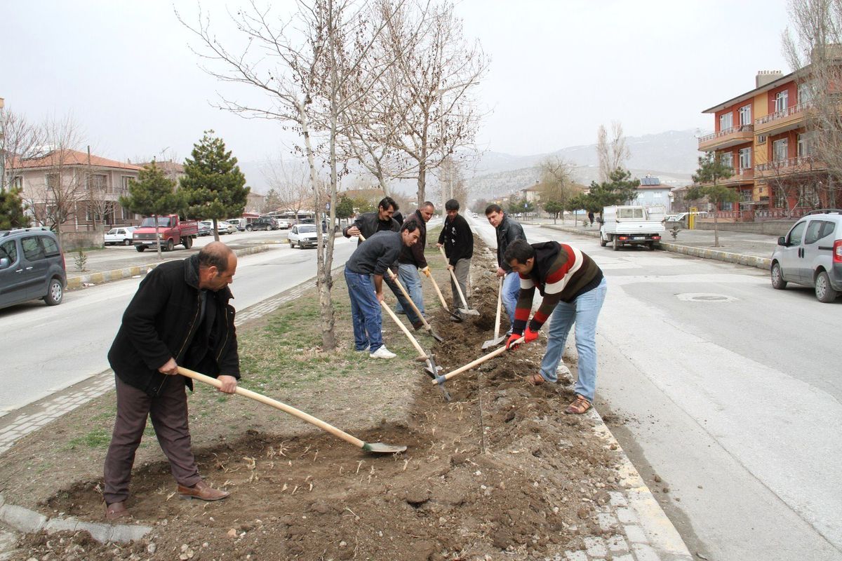 Park Bahçeler Müdürlüğü Çalışmalarına Start Verdi