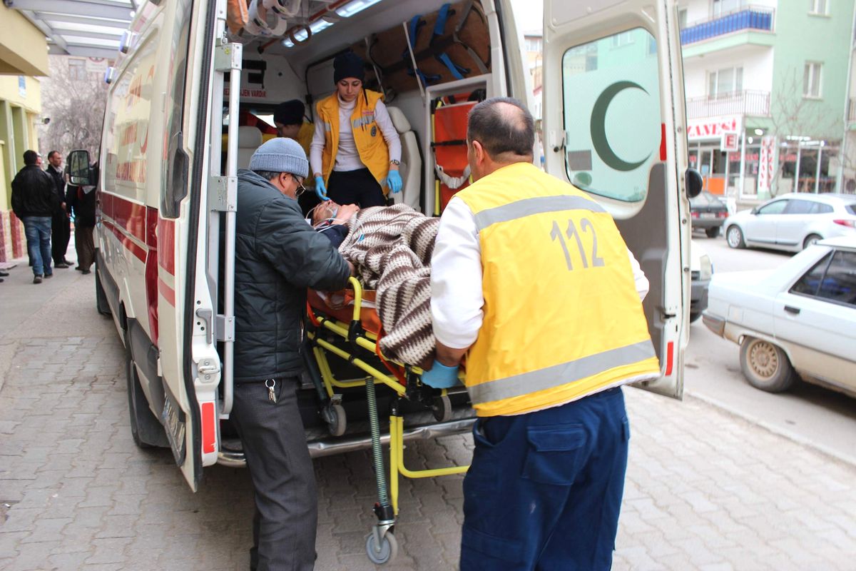 Polis Pencereden Tırmandı Ailenin Hayatını Kurtardı
