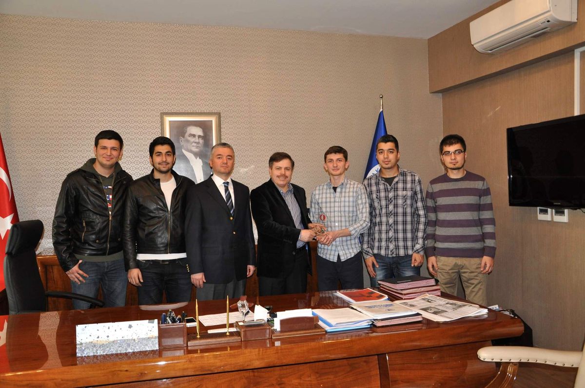Rektör Sait Çelik Robot Günleri Yarışmasında Ödül Alan Uşak Üniversitesi Robot Topluluğunu Kabul...
