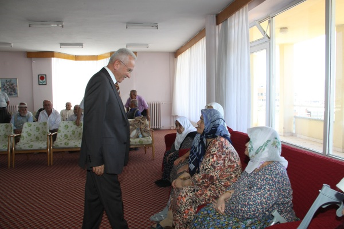 Sebahattin Akkaya\'nın Yaşlılar Haftası Mesajı