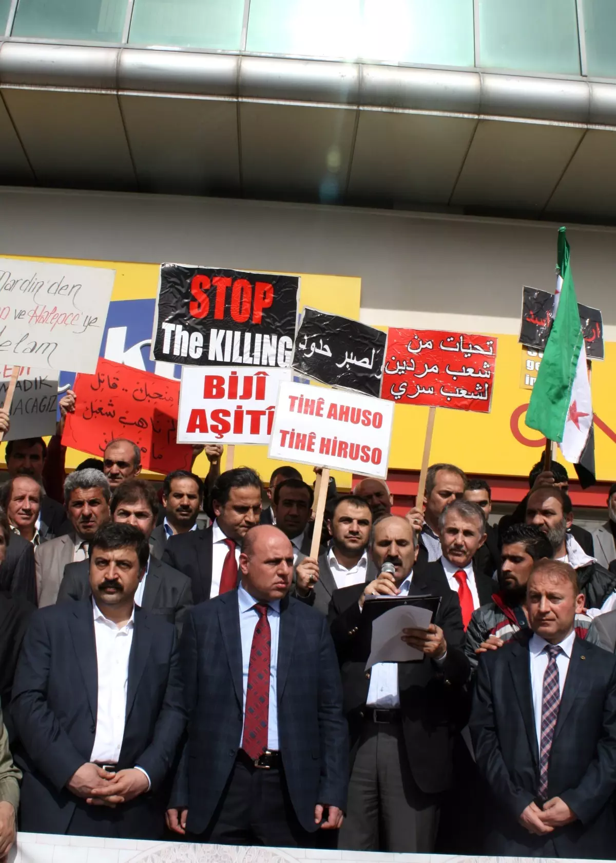 Suriye Yönetimi Mardin\'de 5 Dilde Protesto Edildi