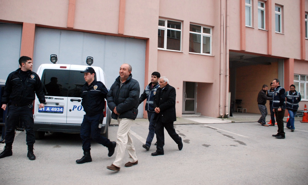 Tarihi Eser Kaçakçıları Adliyeye Sevk Edildi