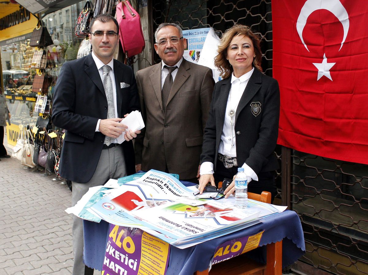 Tüketiciler Stantlarda Bilgilendiriliyor