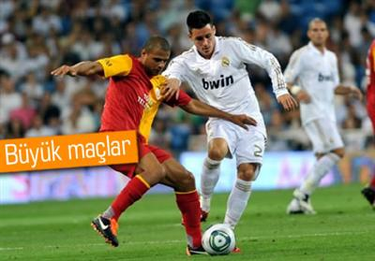 Twitter ve Facebook\'ta Galatasaray ve Fenerbahçe Fırtınası Yaşanıyor