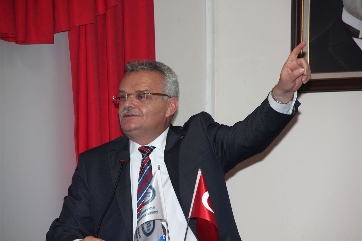 Vali Özcan Üniversite Öğrencileri ile Buluştu