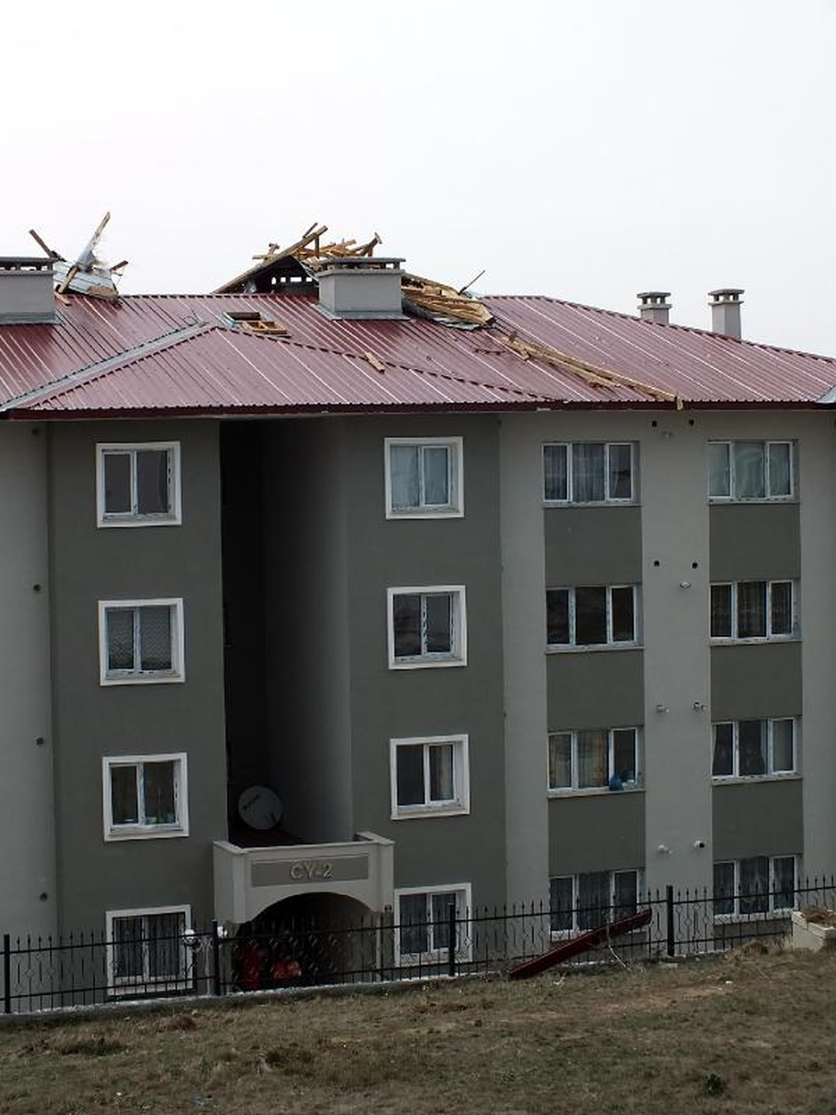 Yozgat\'ta Şiddetli Rüzgar Çatıları Uçurdu