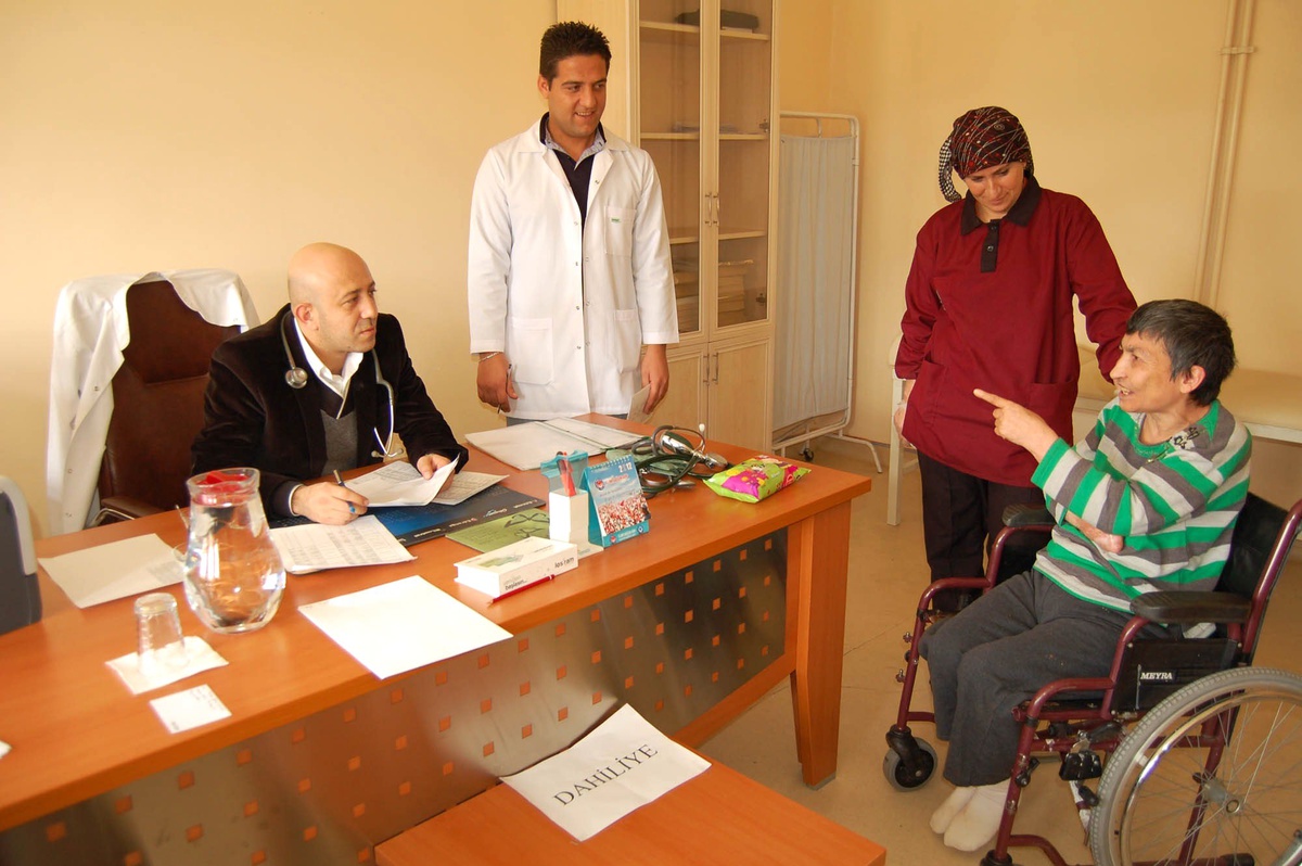 Yozgat Tıp Fakültesi Hastanesi Doktorları Rehabilitasyon Merkezindeki Yaşlı ve Özürlüleri Sağlık...