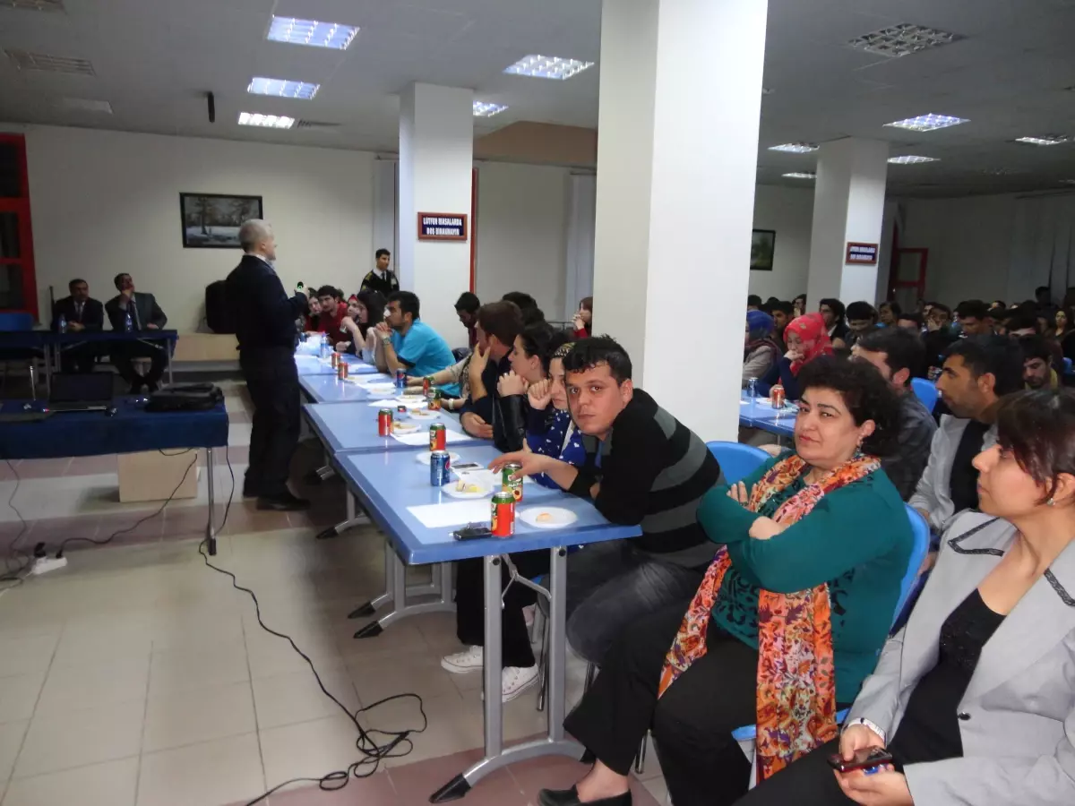 Yurtkur'dan Öğrencilere Eğitim