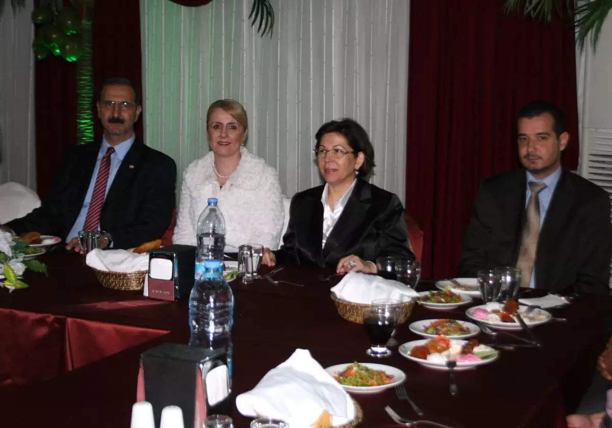 Hekimler ve Tıp Öğrencileri Tıp Balosunda Buluştu