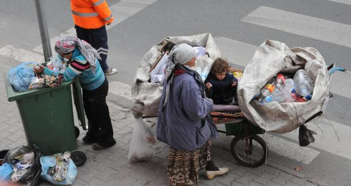 Bebek Arabası Değil 3 Tekerli Çöp Arabası