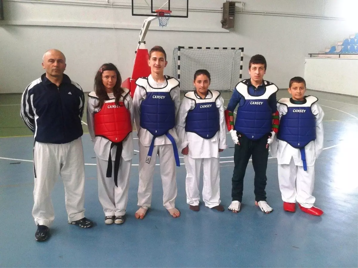 Çilimli Spor Salonu Boş Kalmıyor